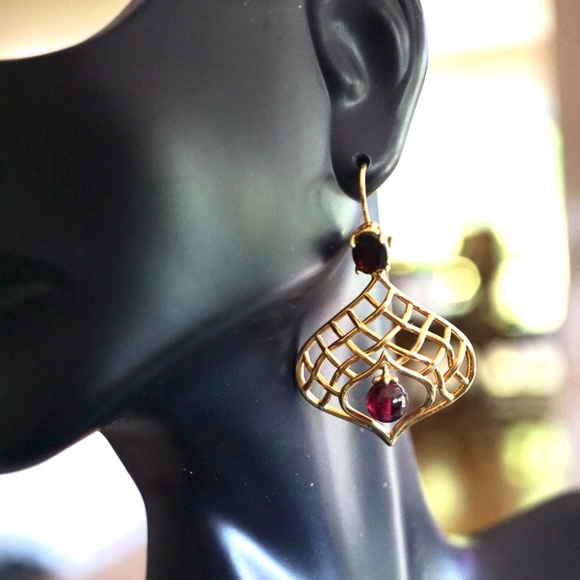 Pyrope Garnet with Amethyst Vermeil Earrings - Picture 11 of 11